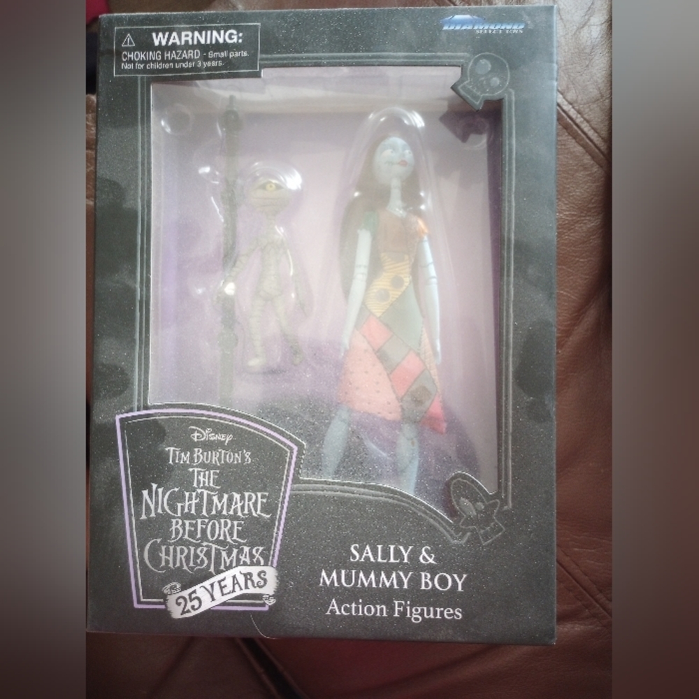 Sally and Mummy boy action figures